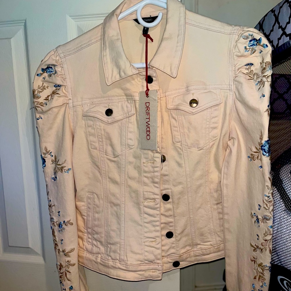 it was never worn ever! Its a nice fit and cute with anything i just dont wan it